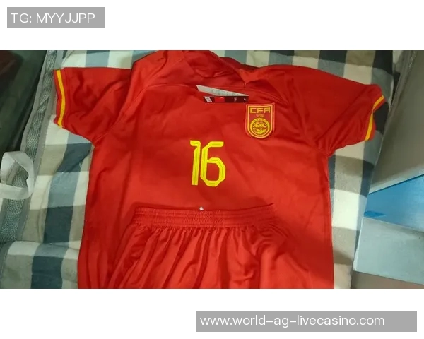 中国足球队服的设计演变与文化象征探讨